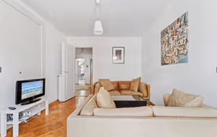Rue de Service Apartment