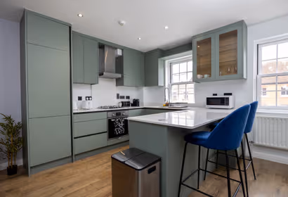 Giant 3BR w/Parking near Reading Town Centre
