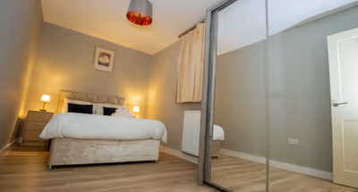Spacious 2 Bedroom Apartment with Free Parking