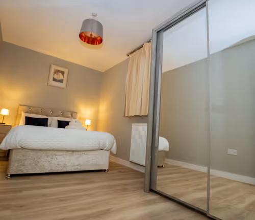 Spacious 2 Bedroom Apartment with Free Parking