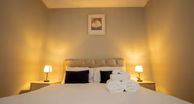 Spacious 2 Bedroom Apartment with Free Parking