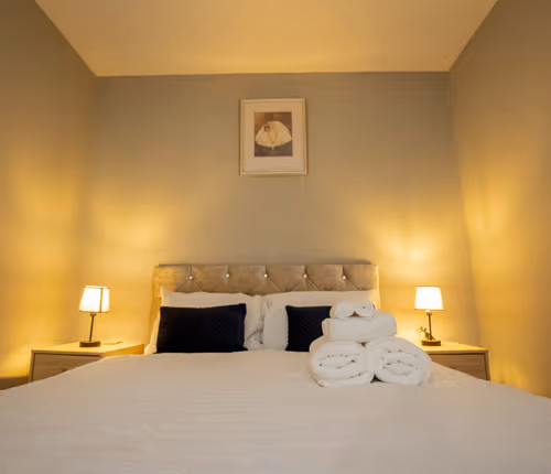 Spacious 2 Bedroom Apartment with Free Parking
