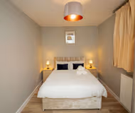 Spacious 2 Bedroom Apartment with Free Parking