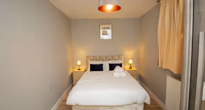 Spacious 2 Bedroom Apartment with Free Parking