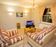 Spacious 2 Bedroom Apartment with Free Parking