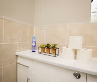 Spacious 2 Bedroom Apartment with Free Parking