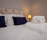 Spacious 2 Bedroom Apartment with Free Parking