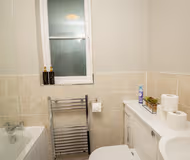 Spacious 2 Bedroom Apartment with Free Parking