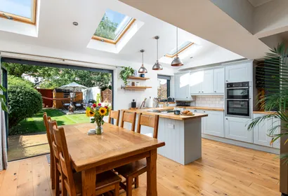 Charming 4 Bedroom Family Home with Stoves and Garden