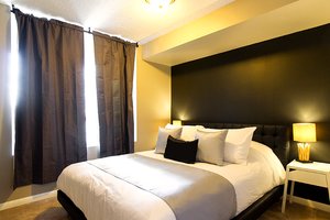 Simcoe Street Serviced Apartment