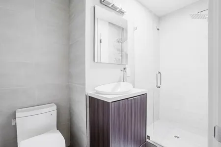 Everett Ave Apartment