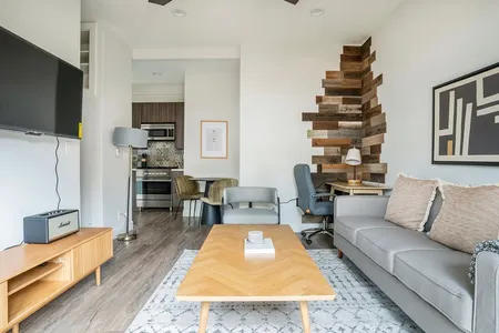 Everett Ave Apartment