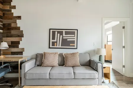 Everett Ave Apartment