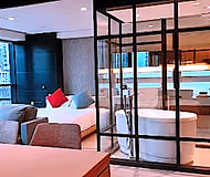 Wellington Street Apartments, Central