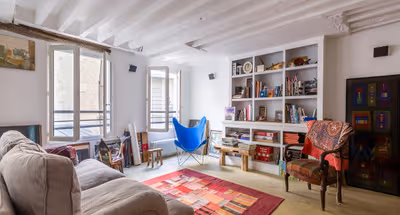 Rue Cherchi: Cobbled Courtyards & Blossoms