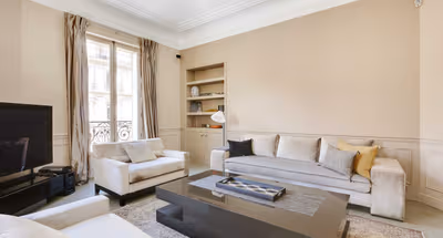 Spacious & Elegant Flat Near the Arc de Triomphe