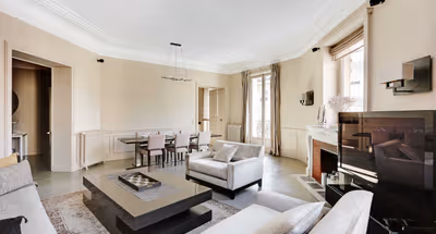 Spacious & Elegant Flat Near the Arc de Triomphe