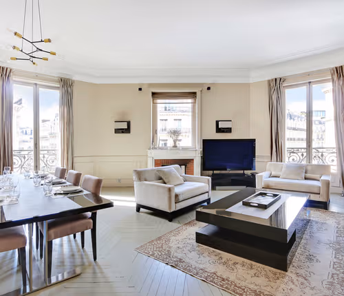 Spacious & Elegant Flat Near the Arc de Triomphe