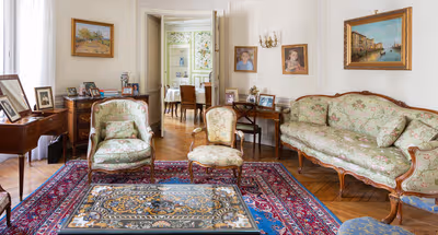 Antique Haussmann in Trocadero