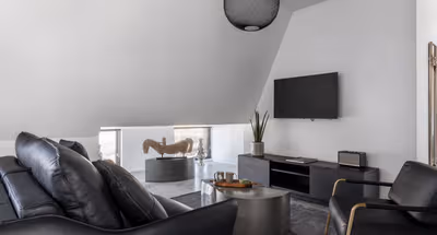 A striking & a stylish 6th floor apartment