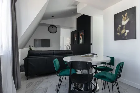 A striking & a stylish 6th floor apartment