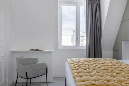 A striking & a stylish 6th floor apartment