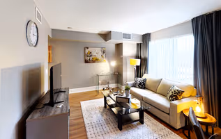 Front St West Serviced Apartment