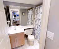 Wellington St West Serviced Apartments