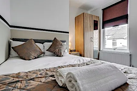 Kensington 4-bedroom Deluxe House