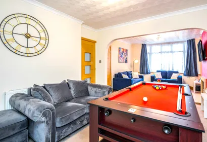 Blenheim - Large 6 BR 3 Bath | Parking | Pool Table