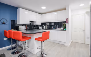 Chertsey House - 5 Bedrooms