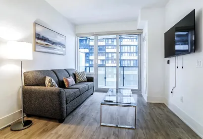 Front St. W Serviced Apartment