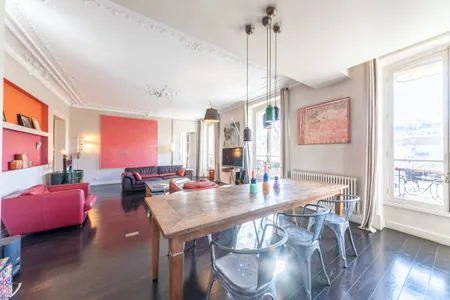 Bright 4 Bedroom Apartment in Saint Germain