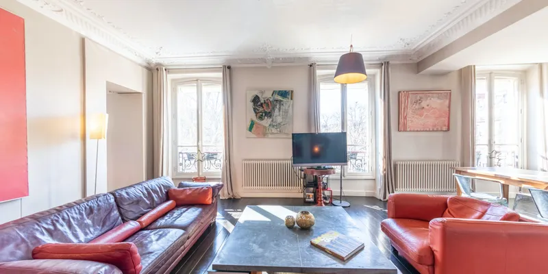Bright 4 Bedroom Apartment in Saint Germain