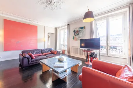 Bright 4 Bedroom Apartment in Saint Germain