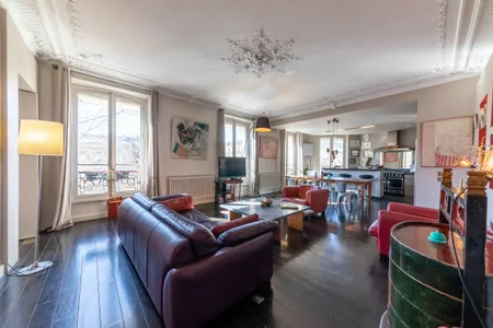 Bright 4 Bedroom Apartment in Saint Germain