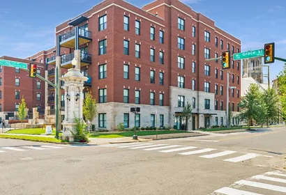 W Grace Street Apartment
