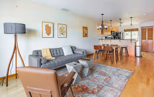 NW Naito Pkwy Apartment