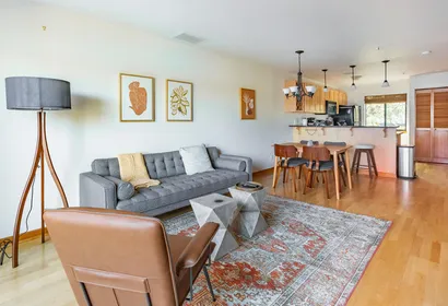 NW Naito Pkwy Apartment