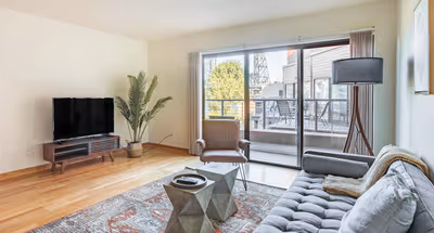 NW Naito Pkwy Apartment