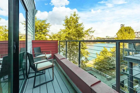 NW Naito Pkwy Apartment