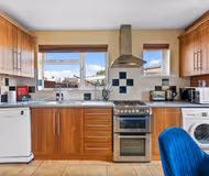 Fully equipped kitchen at 234 Dedworth Road