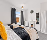 Bedroom at 29 Great Central Avenue