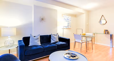 Ennerdale Simcoe Street Apartment