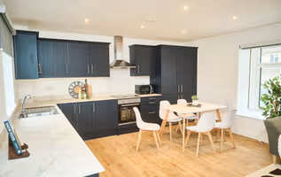 Chic - 5 Bed - 5 Bath - Free Parking