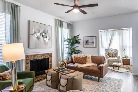 Grove Ct W Apartment