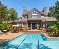 Grove Ct W Apartment