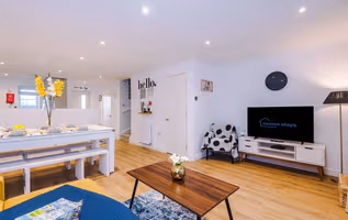 77 Furlong Wy, Salford