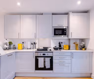 77 Furlong Wy, Salford
