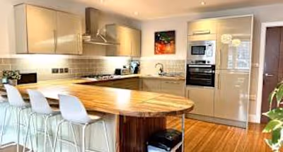 Stylish 2 Bed Garden Apartment
